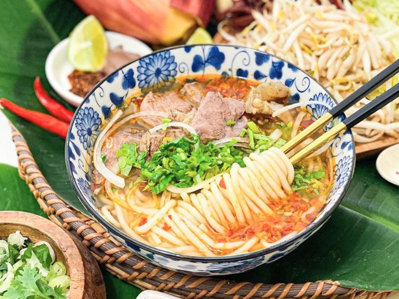 Bún bò Huế - món ăn nổi tiếng
